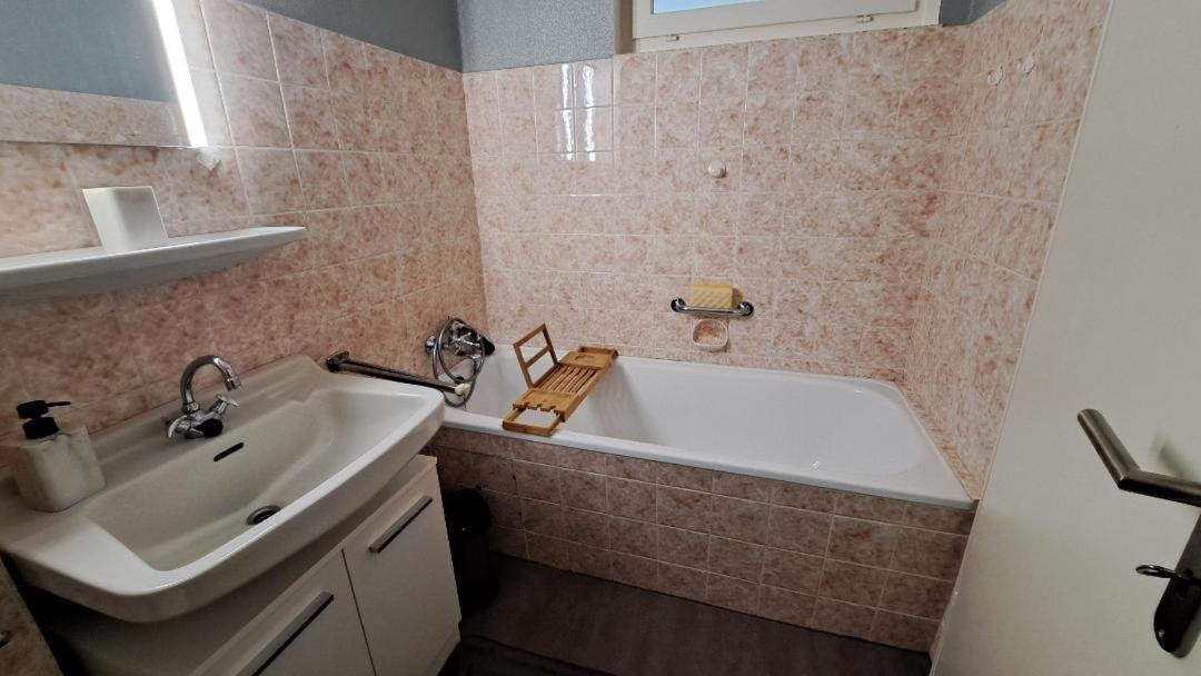 1-Zimmer-Appartement Schoene Aussicht Лангелсхайм Екстериор снимка
